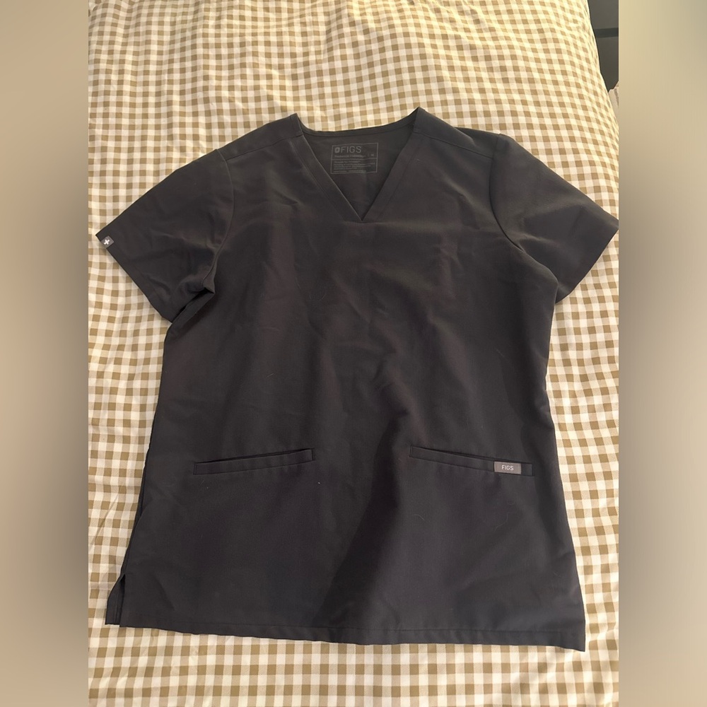 FIGS Charcoal Casma Three-Pocket Scrub Top